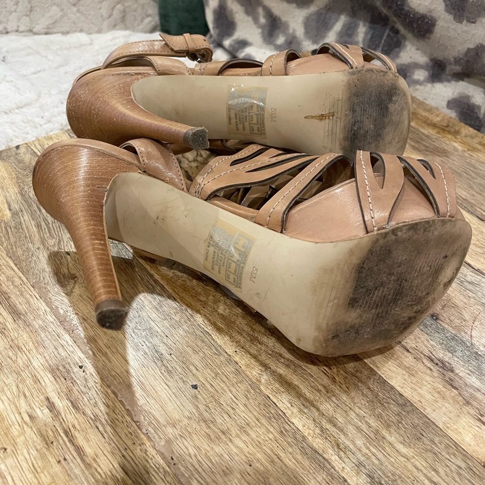 Guess Heels - Picture 2 of 5